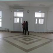в фойе просторно и светло